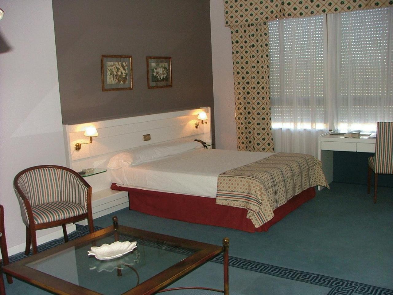 Hotel Las Cigueenas Trujillo Room photo